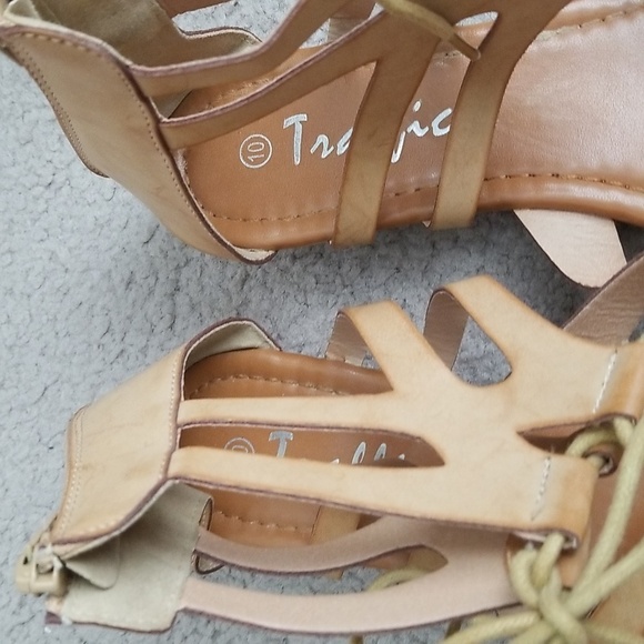 Traffic Women's Sandals - Picture 4 of 11